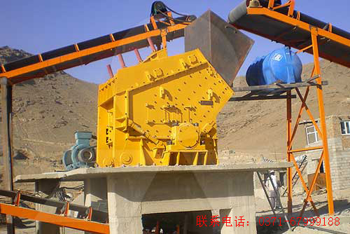 反擊式破碎機(jī)生產(chǎn)線現(xiàn)場(chǎng)